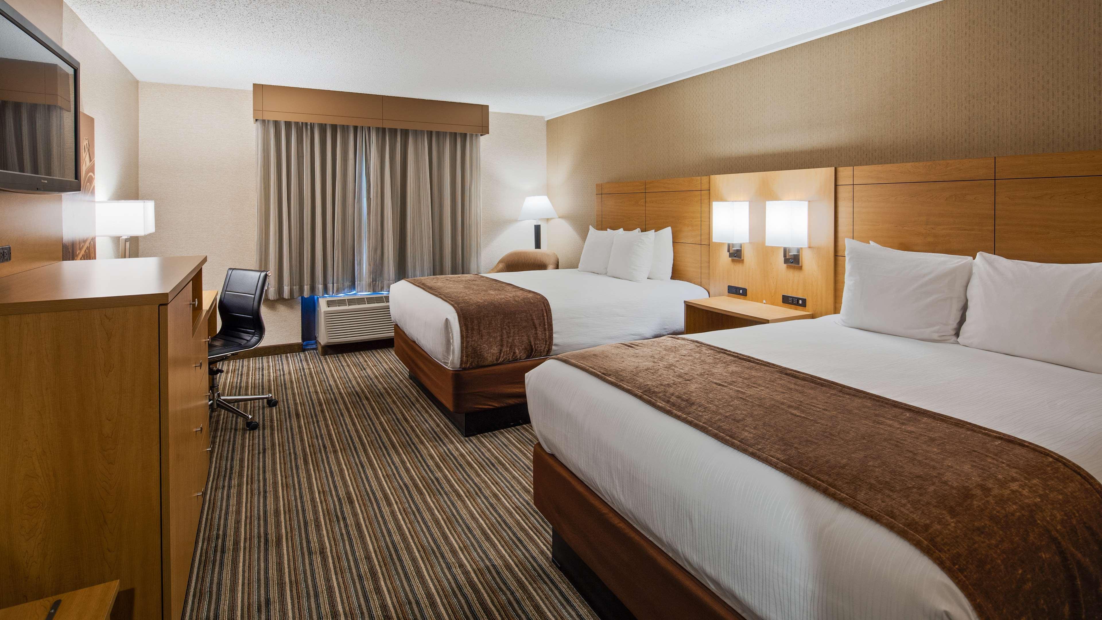 Best Western Royal Plaza Hotel And Trade Center Marlborough Exterior photo